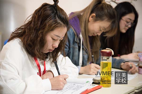 初中畢業想學美容養生到哪里學